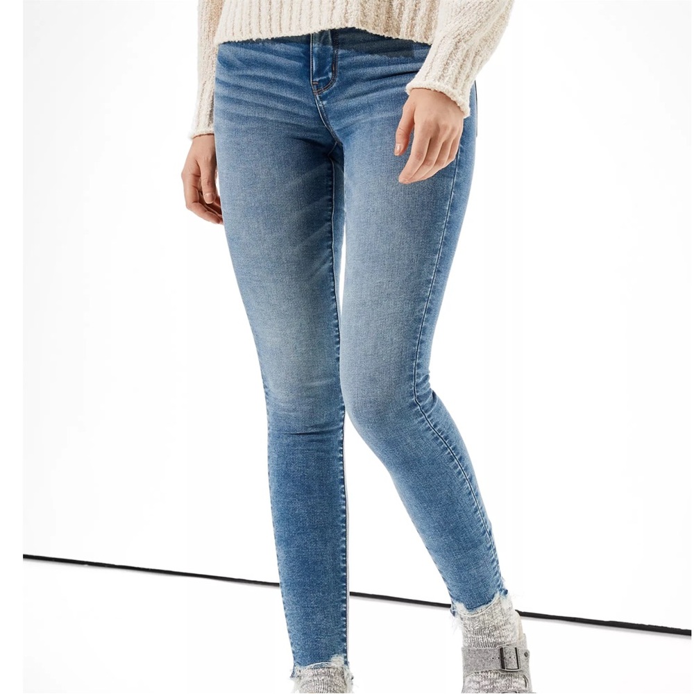 AMERICAN EAGLE Cozy Ne(x)t Level High Rise Frayed Hem Jegging--EUC--16S
